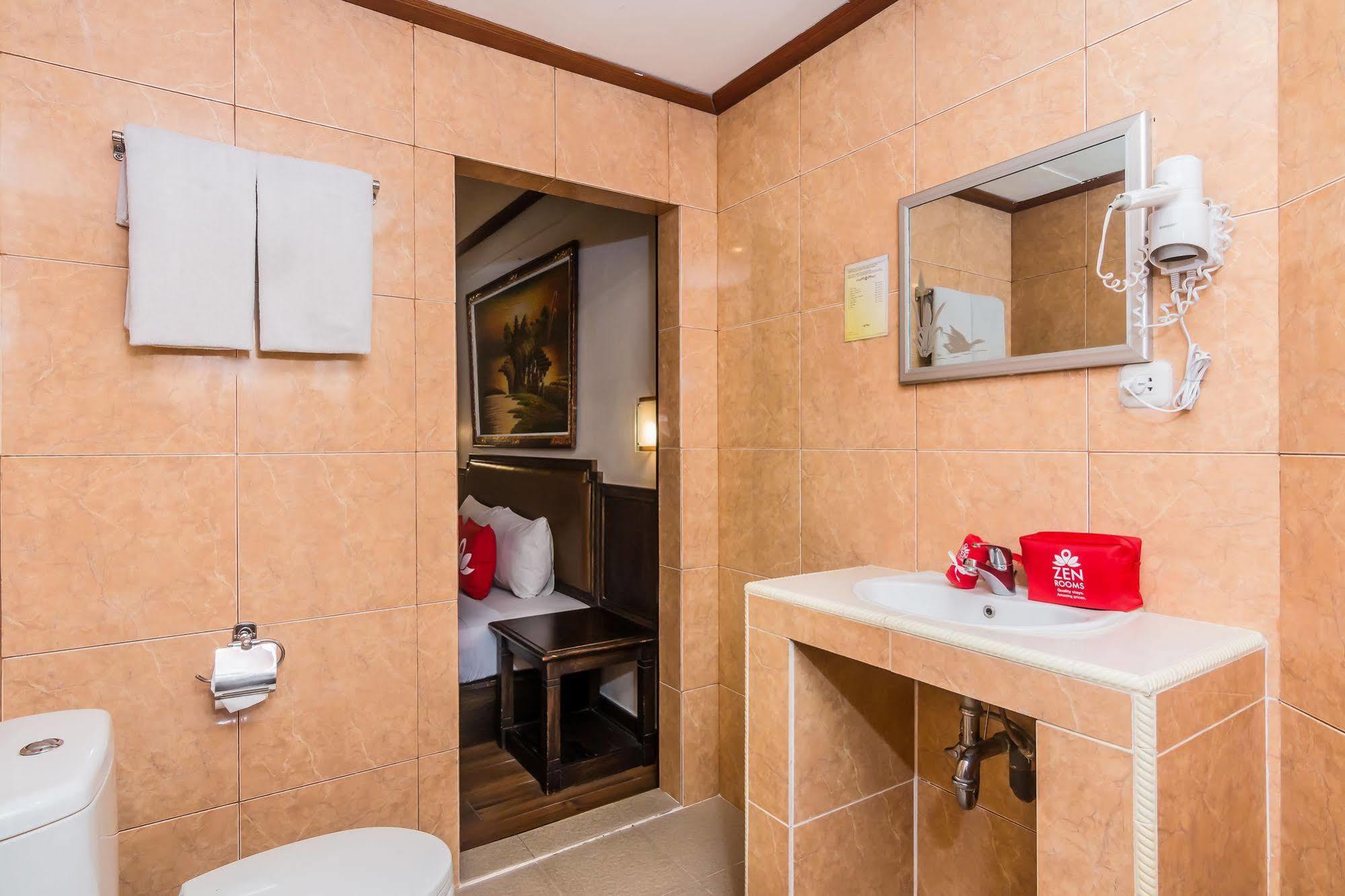 Zen Rooms Kuta Flora Luaran gambar